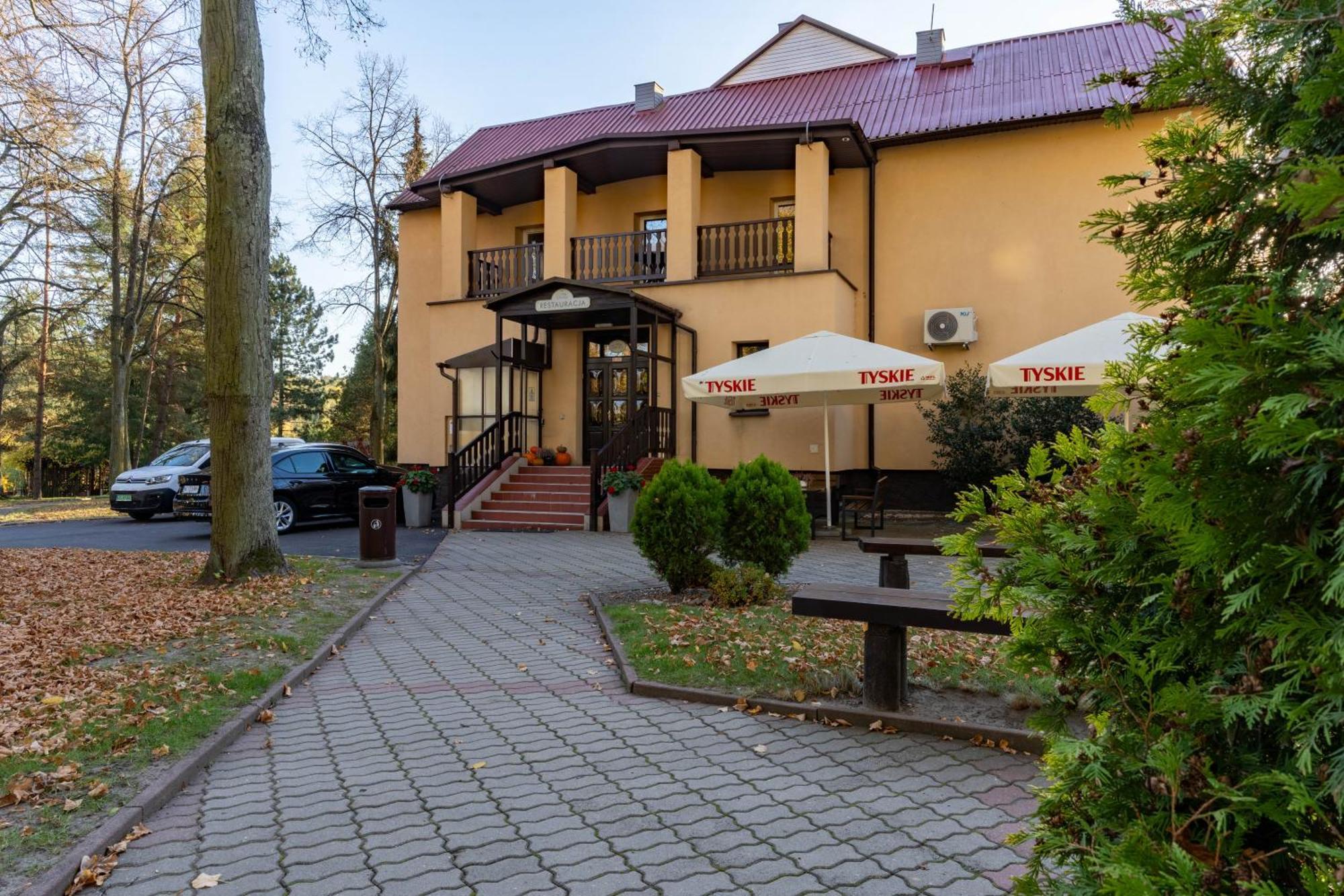 Hotel W Dobieszkowie Stryków Exterior foto