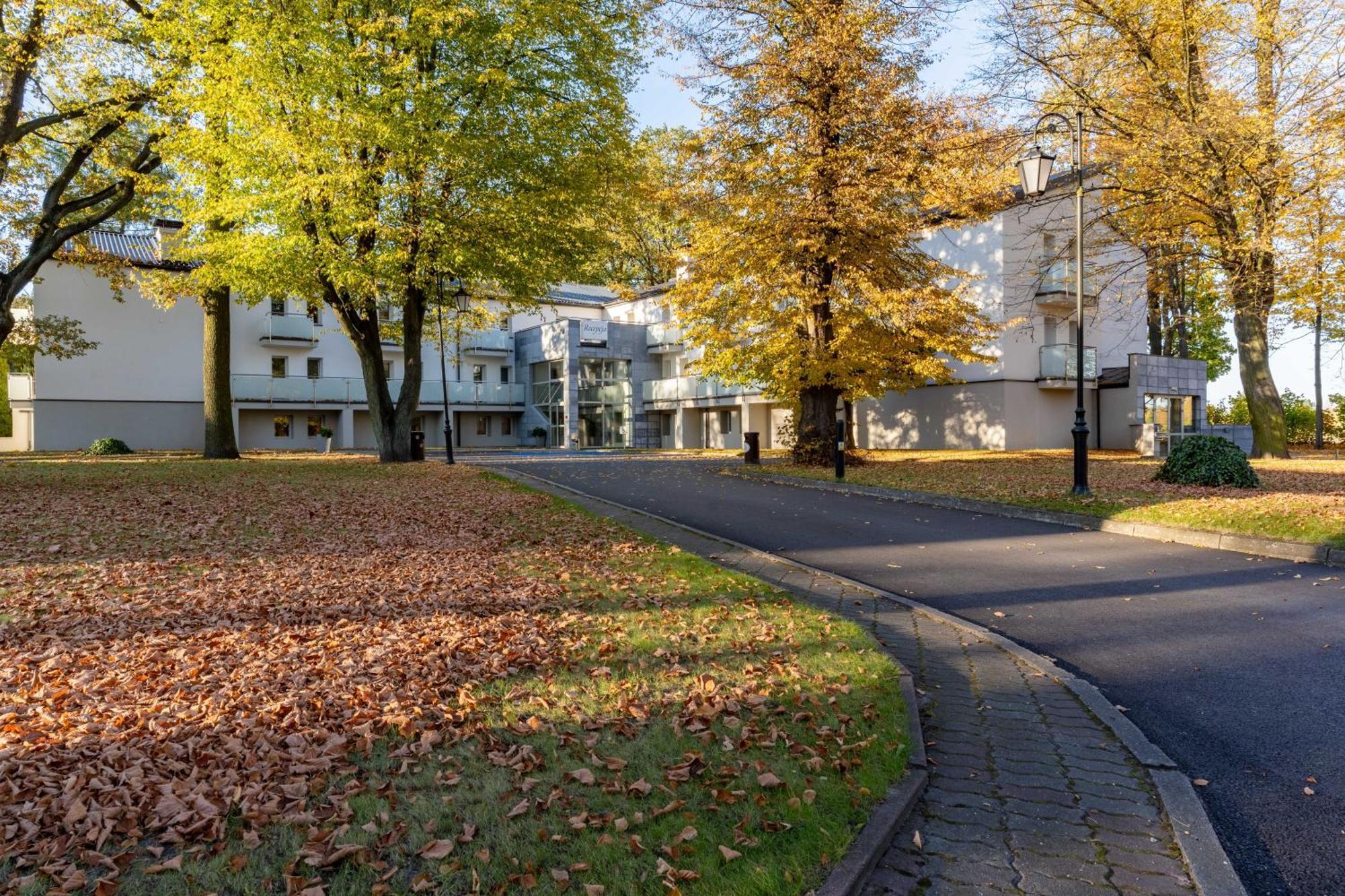 Hotel W Dobieszkowie Stryków Exterior foto