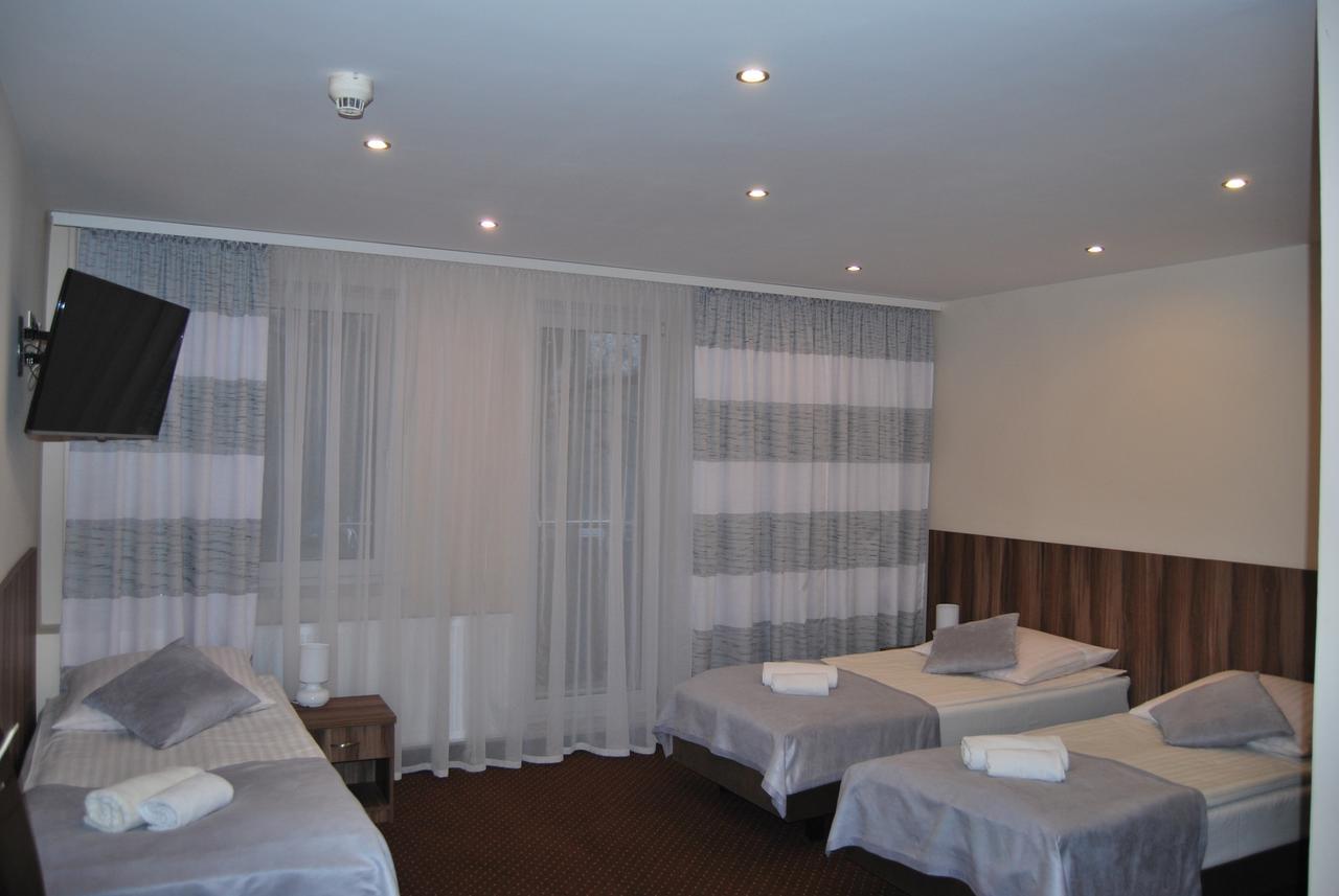 Hotel W Dobieszkowie Stryków Exterior foto